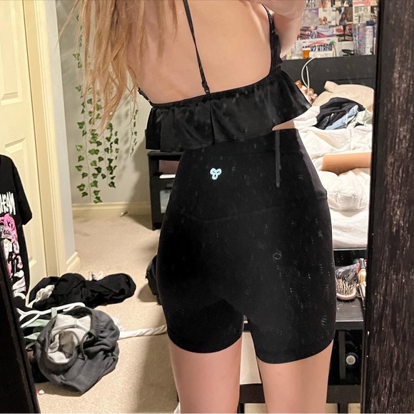 TNA 5” shorts BNWOT never worn i just bought in wrong length!! - Picture 4 of 4